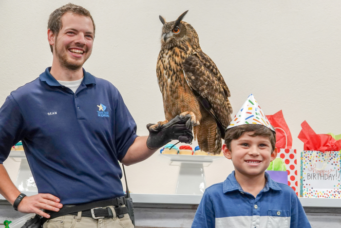 Aquarium birthday party with animal encounter